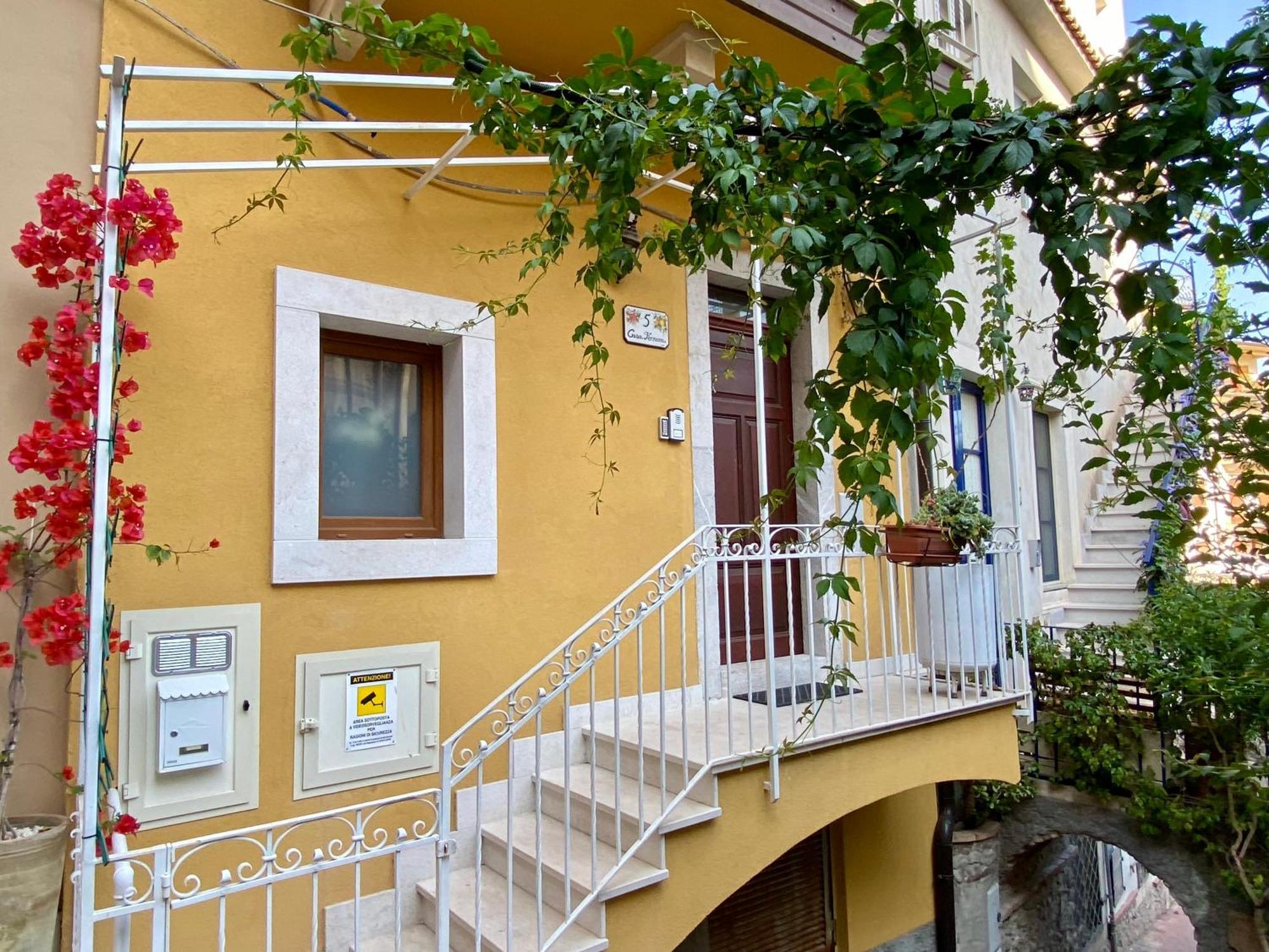 Sole Apartment Taormina Buitenkant foto