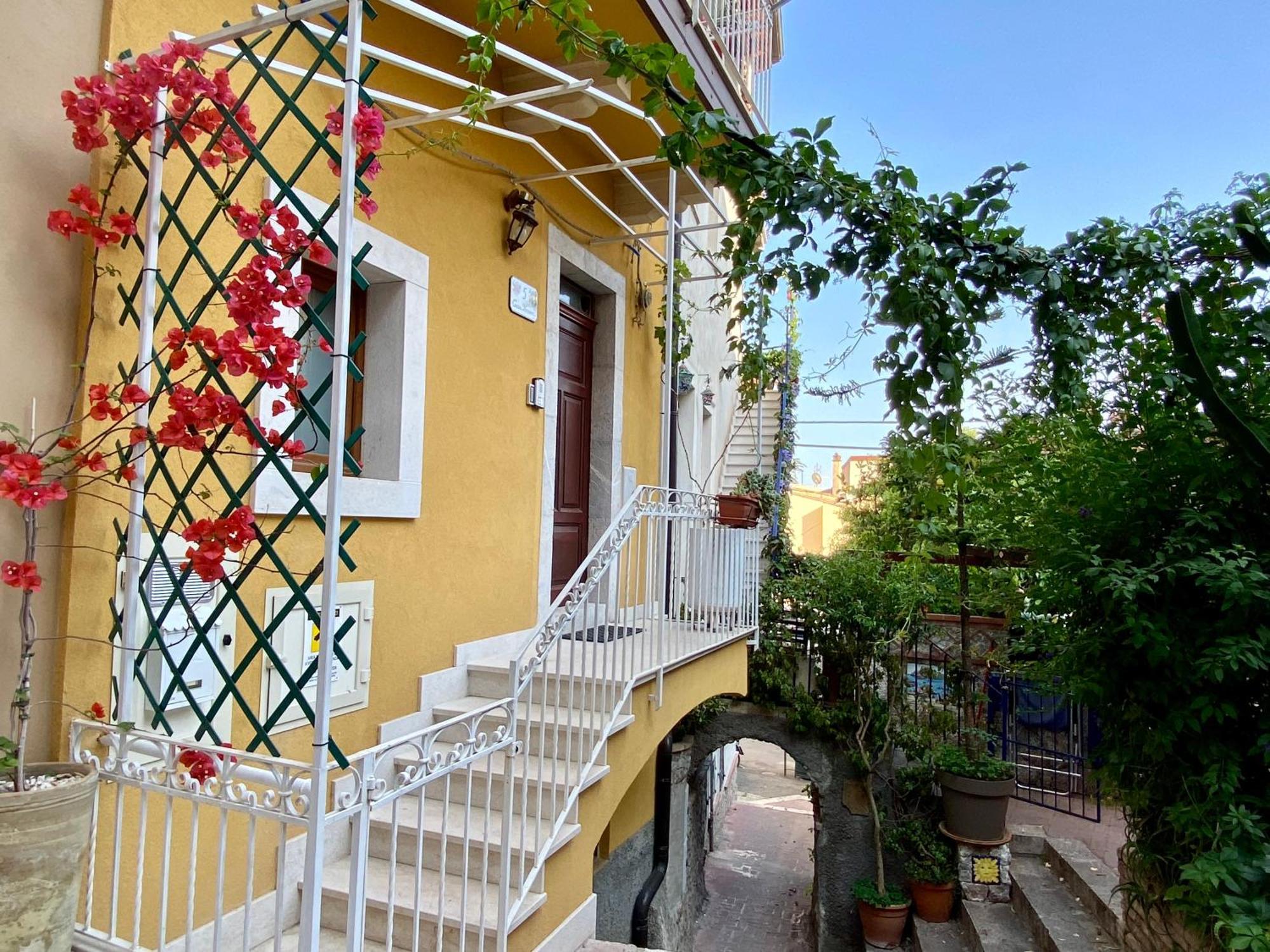 Sole Apartment Taormina Buitenkant foto